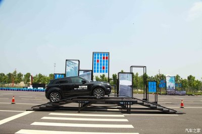 獨到傾城 路虎攬勝極光體驗會首站走進南京